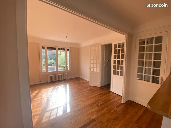A LOUER - Appartement T3 rénové - 65 m² - Proche Préfecture