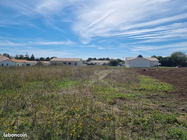 Terrain à vendre - 2053 m² dont 900 m² constructible - Villiers-en-Plaine (79)
