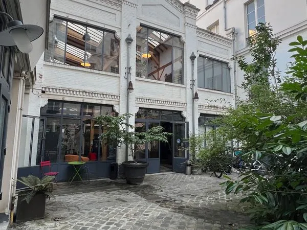 Rare - Superbe bâtiment commercial 800 m2 Paris 10