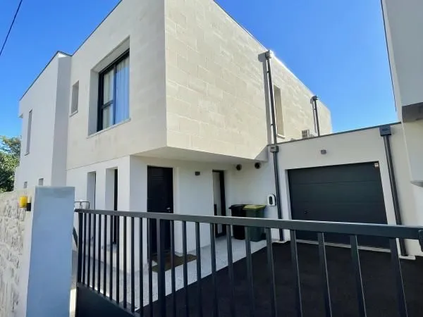 Maison 7 pièces 220 m²