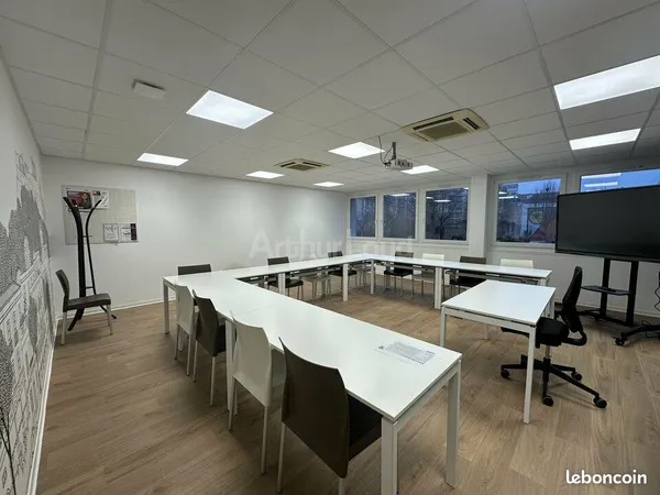 Bureaux 682 m²