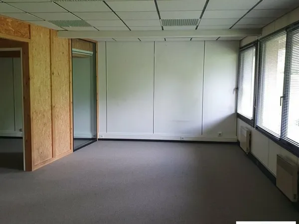 Bureaux 84 m² MEYLAN