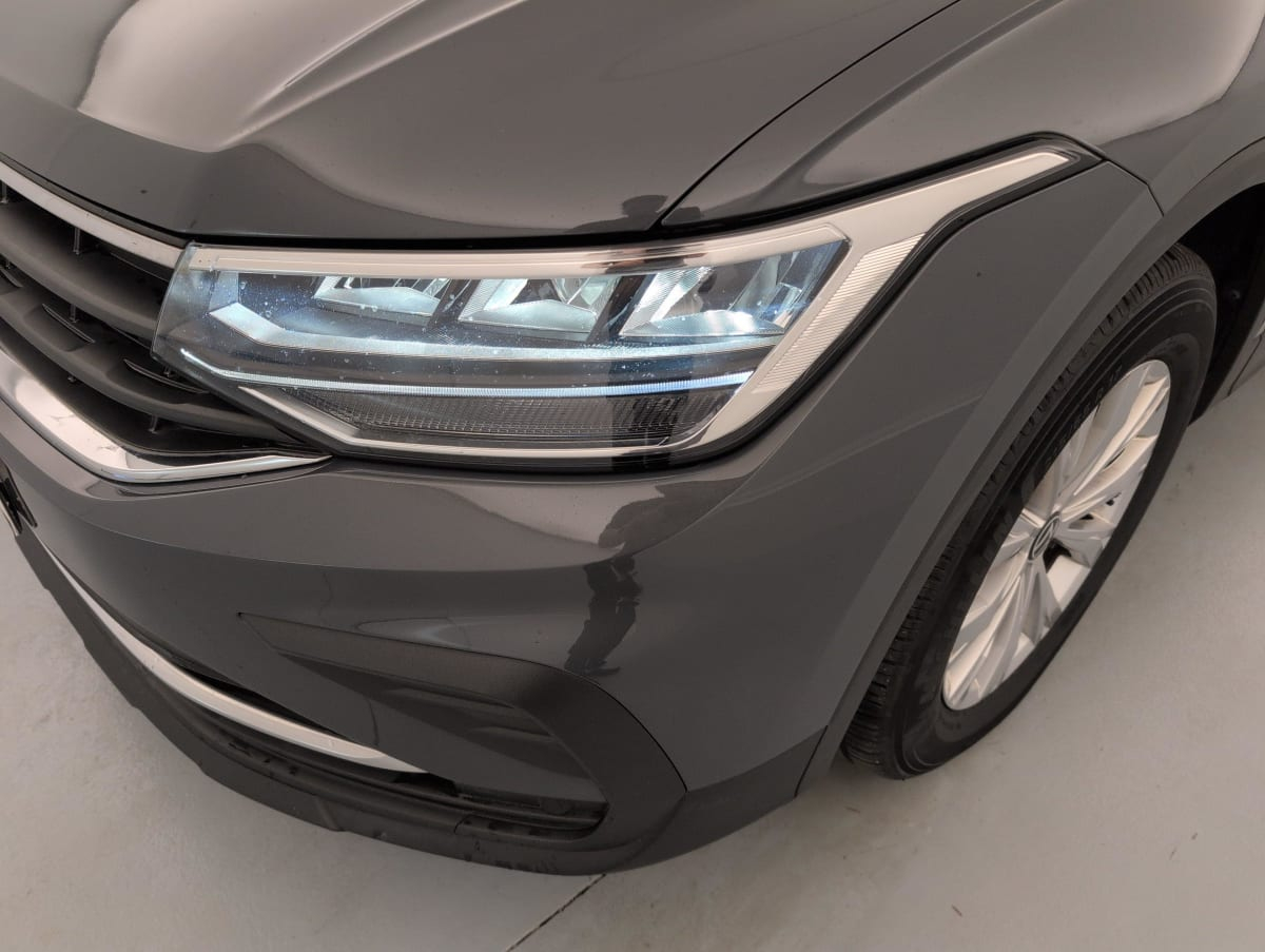 Volkswagen Tiguan — photo 21