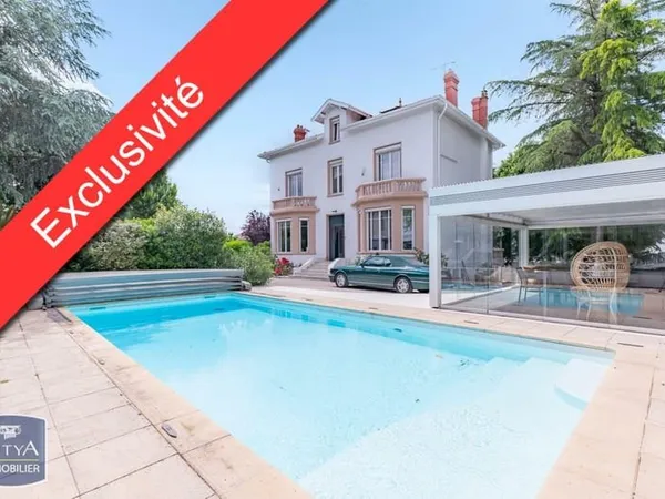 Maison 9 pièces 230 m²