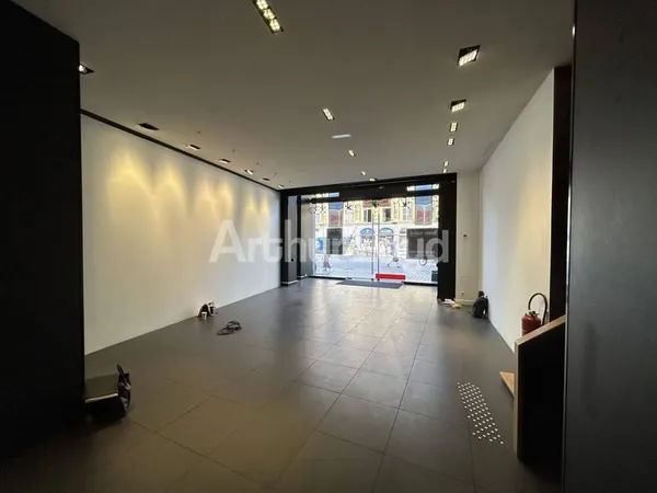 Local commercial 598 m²