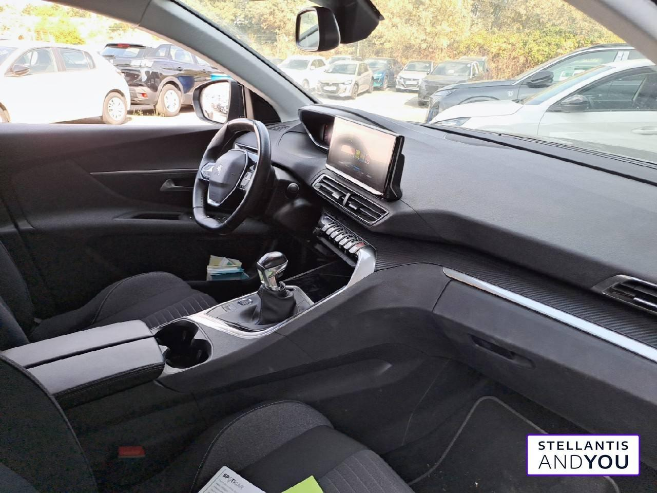 Peugeot 3008 puretech 130ch s&s bvm6 style — photo 9