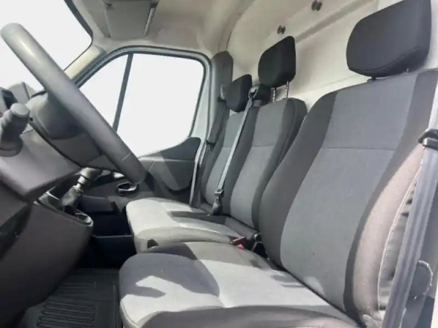 Renault Master fg f3500 l2h2 2.3 blue dci 135ch confort euro6e — photo 29