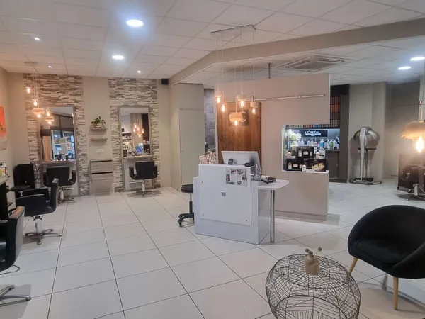 SALON DE COIFFURE A TRANSMETTRE