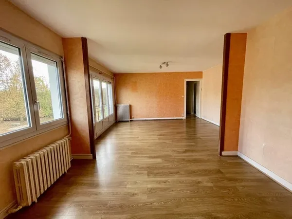 Dans une résidence calme, appartement F4 avec parking et garage