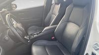 Toyota C-Hr 122h Graphic 2WD E-CVT RC18 — photo 9