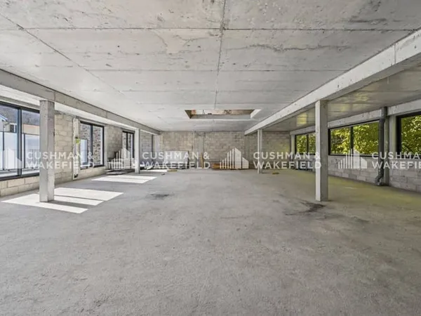 Bureau 221 m²
