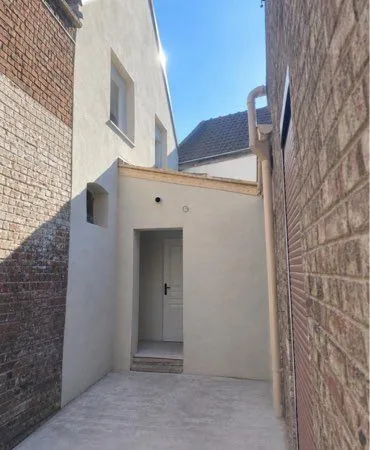 Maison 4 chambres et 1 bureau pas de jardin ni garage