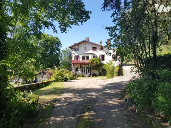 Maison 13 pièces 301 m²