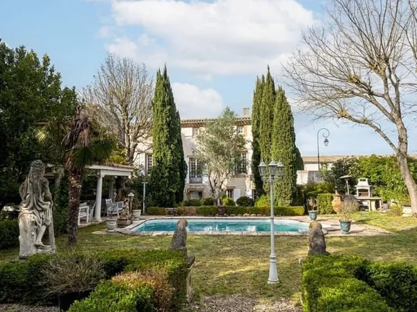 Maison 6 pièces 240 m²