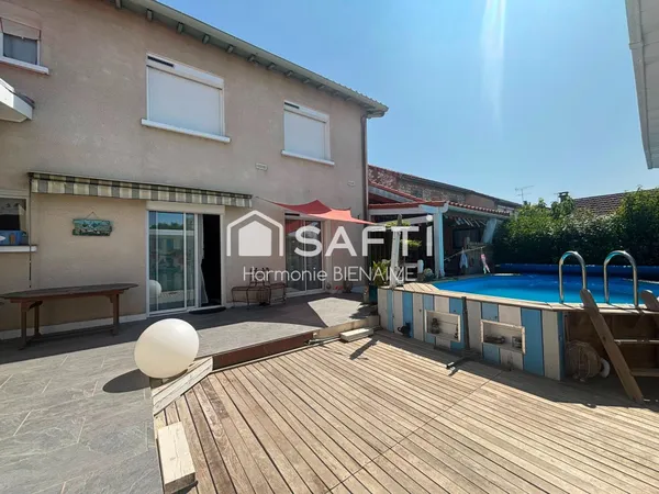 Maison avec commerces et école à pied