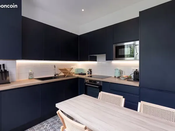 Trouville, à 2 min des quais, 5 min de la gare et 10 min de la plage : maison de charme clé en main 