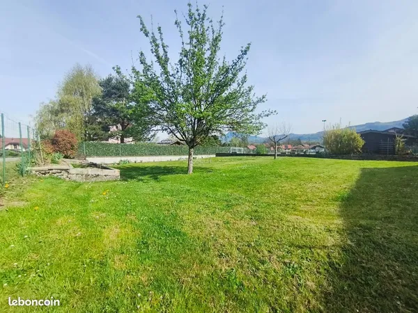 Beau terrain plat de 398 m² à Amancy