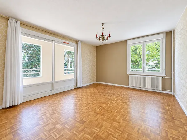 Un appartement familial aux volumes généreux, à réinventer s