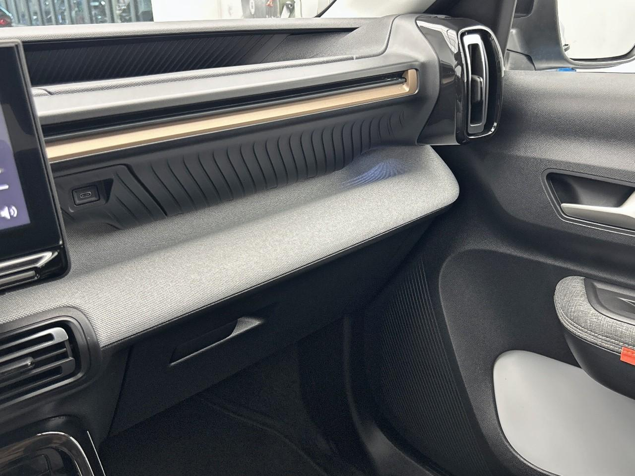 Citroën C3 Aircross hybride 145 ch aut plus — photo 27