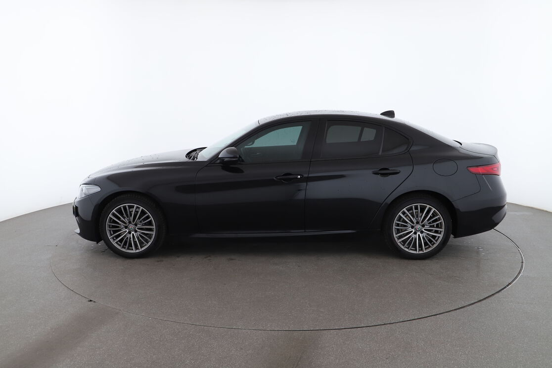 Alfa Romeo Giulia 2.2 Super AT8 — photo 2