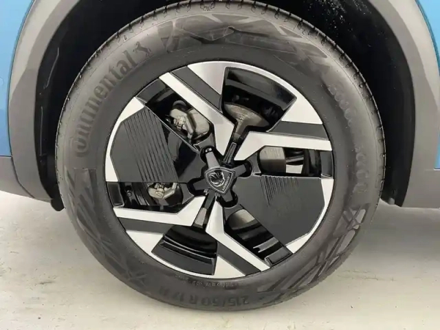 Peugeot 2008 hybrid 145 e-dcs6 — photo 17