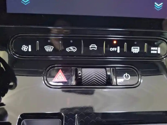 Citroën C5 Aircross hybride 145 ch e-dcs6 — photo 24
