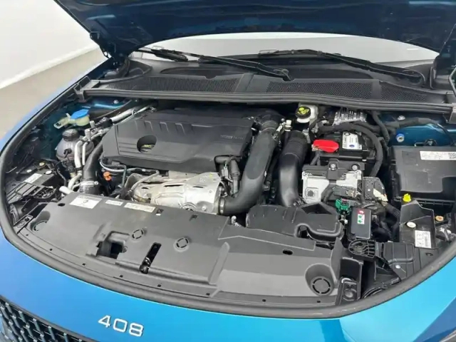 Peugeot 408 phev 225 e-eat8 — photo 15