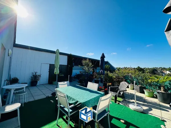 APPARTEMENT T3 DERNIER ÉTAGE AVEC TERRASSE DE 80M2 ET PLACE DE