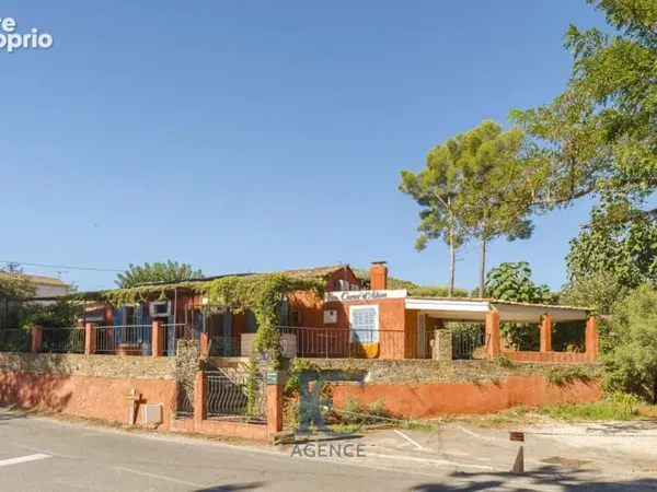 Maison avec local professionnel de 125 m2 au Port d'Alon