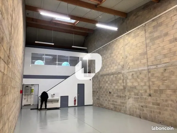 Local d'activité 254 m²