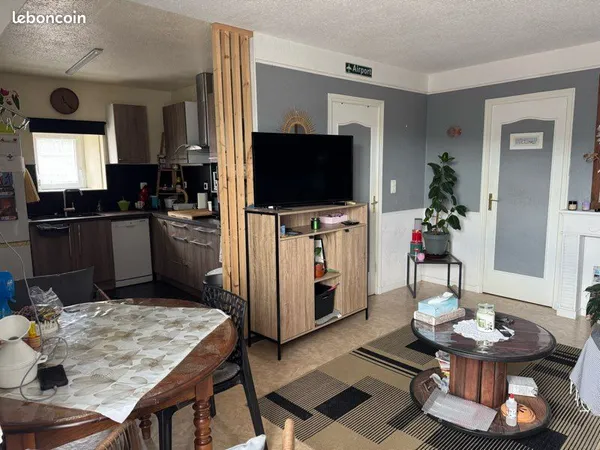 Ensemble immobilier familial avec appartement indépendant, dépendances et potentiel — à deux pas de 