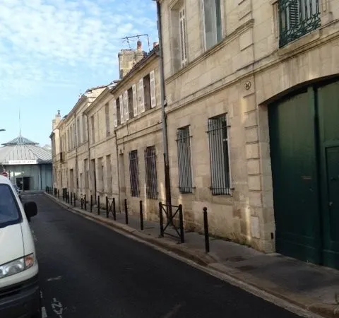 T2 refait à neuf avec terrasse