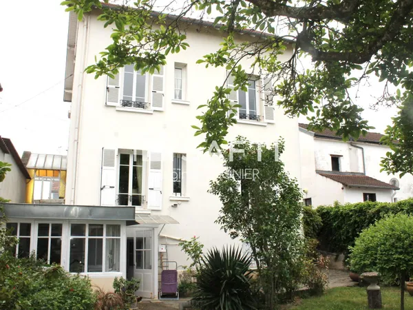 Magnifique maison bourgeoise avec parc arboré - garage