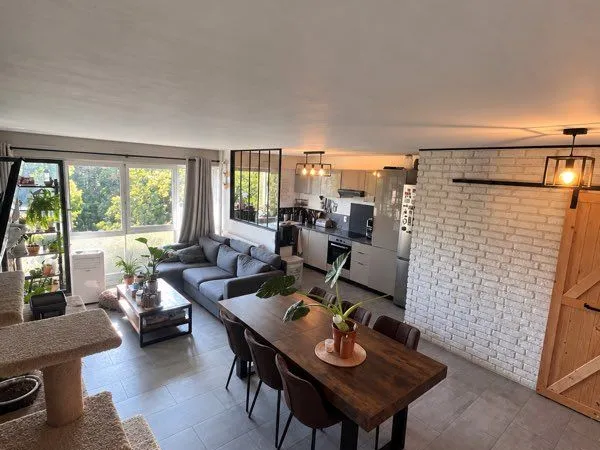 🏡 Appartement 71 m² rénové - 2 chambres - Balcon - Parking - 150 m de la gare