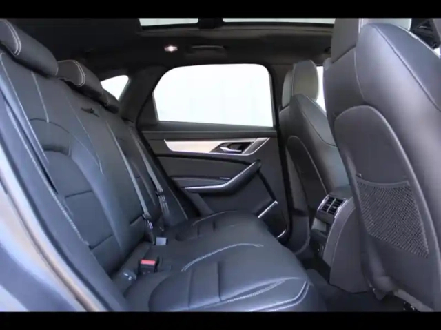 Jaguar F-Pace p400e plug-in-hybrid r-dynamic se bva8 awd — photo 24