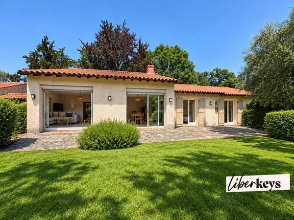 Belle maison familiale de 175 m² sur terrain arboré de 2 963 m² exposé plein sud