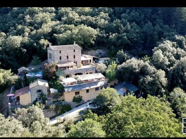 Vivre et travailler dans les Cévennes : maison + activité de gîtes rentable, clé en main