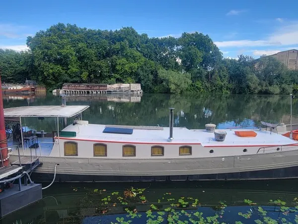 Péniche bateau logement navigante 80m²