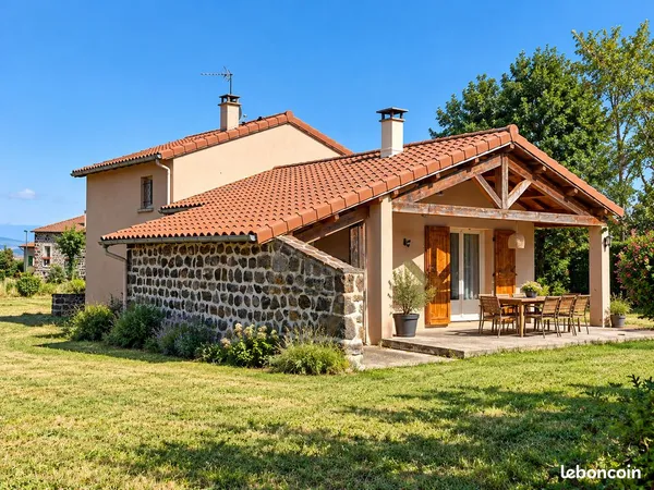 Maison avec beau terrain au coeur de Cayres