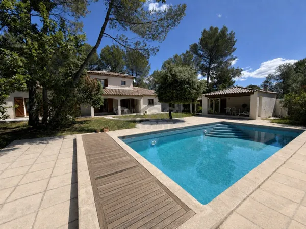 Maison 6 pièces 216 m²