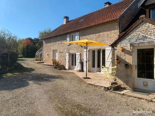 Maison de charme avec terrain arboré