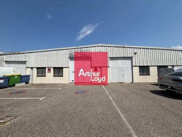 Local d'activité 162 m²