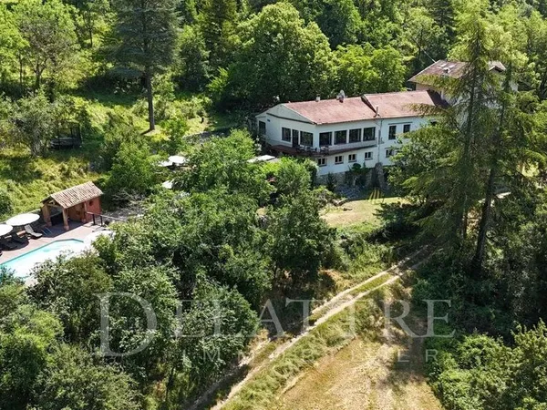 Hôtel 688 m²