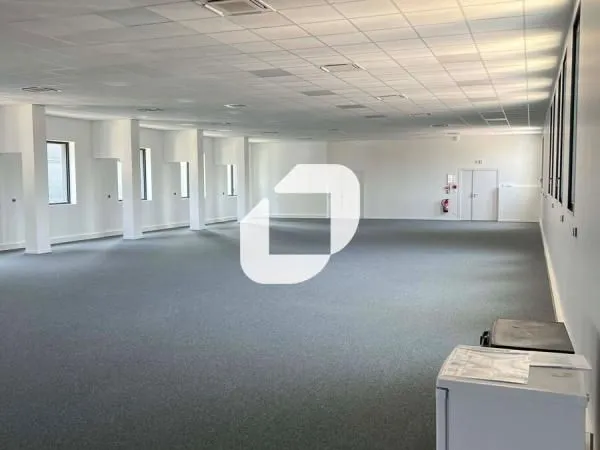 Bureau 609 m²