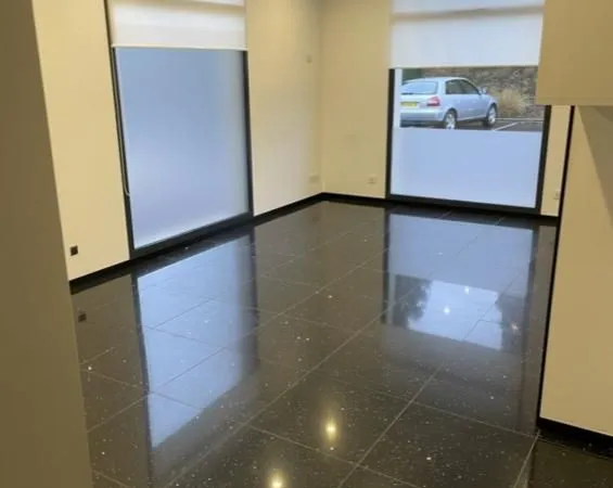 Local commercial 73 m²