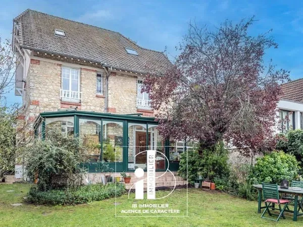 Maison 10 pièces 215 m²