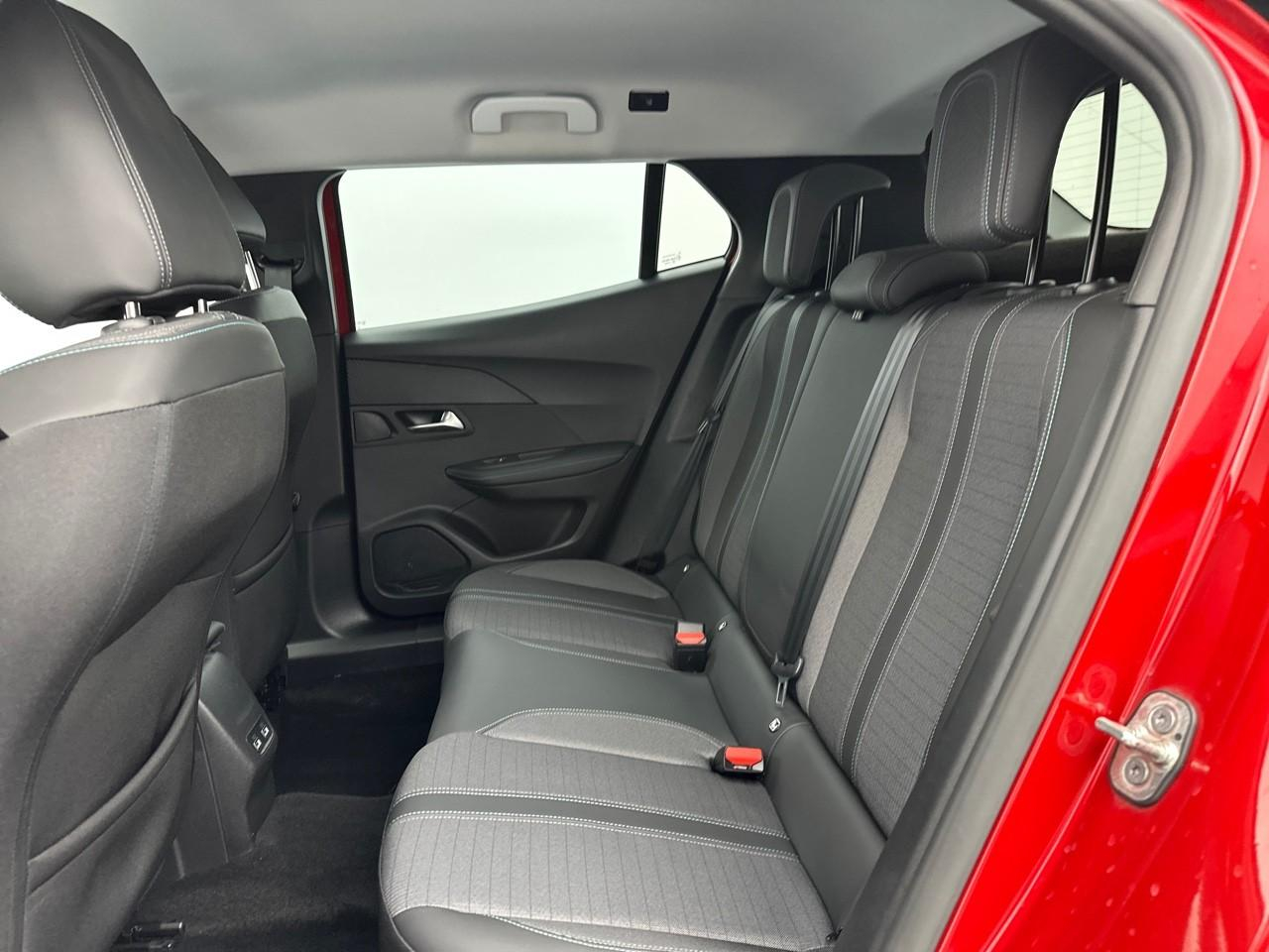 Peugeot 2008 puretech 130 s&s bvm6 allure pack — photo 12