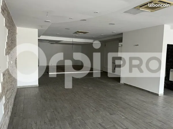 Local commercial 140 m²