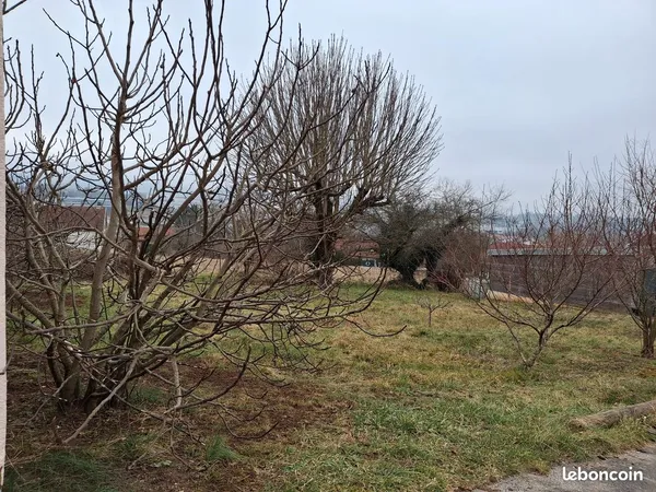 A vendre terrain aux Montboucons