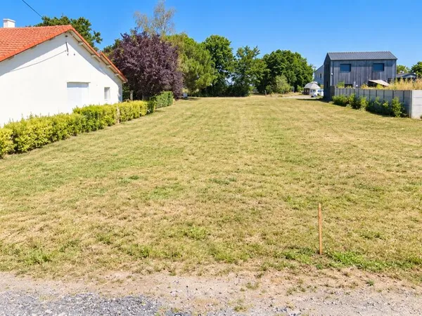 Terrain à bâtir de 600 m² à VALLET (44)